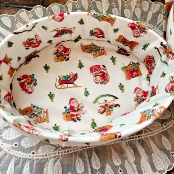 Vintage Quilted Fabric White Christmas Sewing Box 7" - Picture 5 of 5